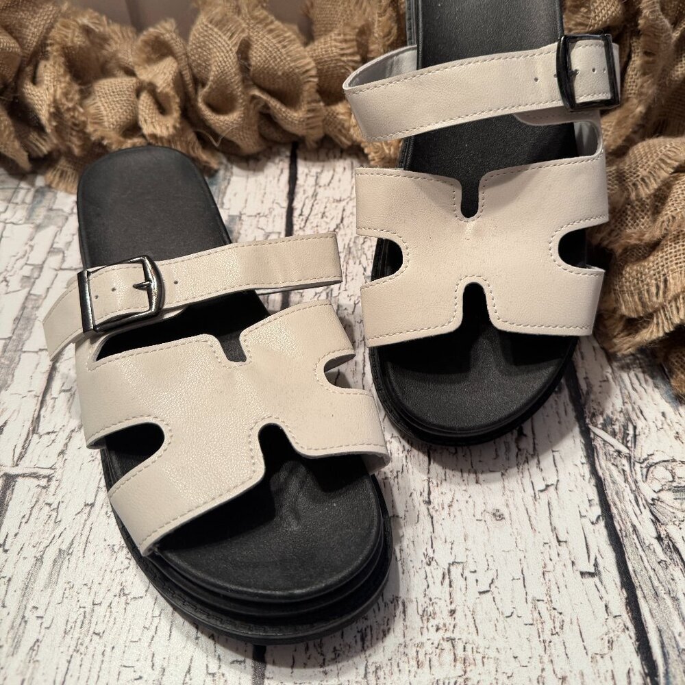 NWOT Womens Slide on Sandals Off White Black